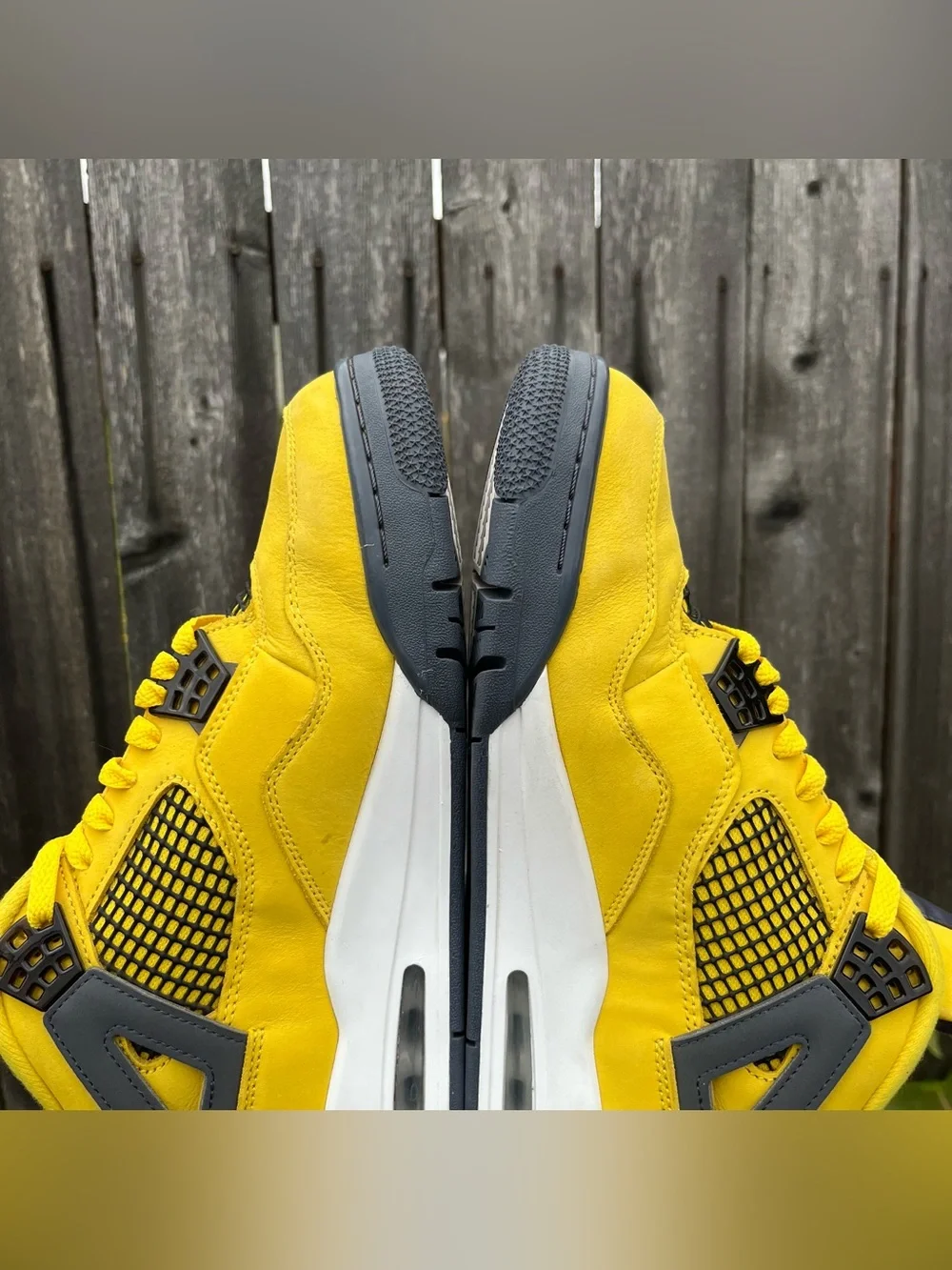 Nike air Jordan 4 lightning size 10 men